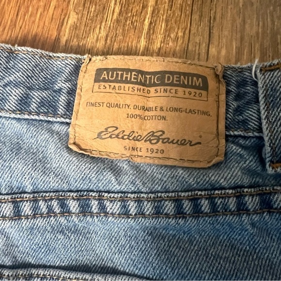 Eddie Bauer distressed Jean shorts with frayed hem, 💯% cotton, 10P - Picture 4 of 6